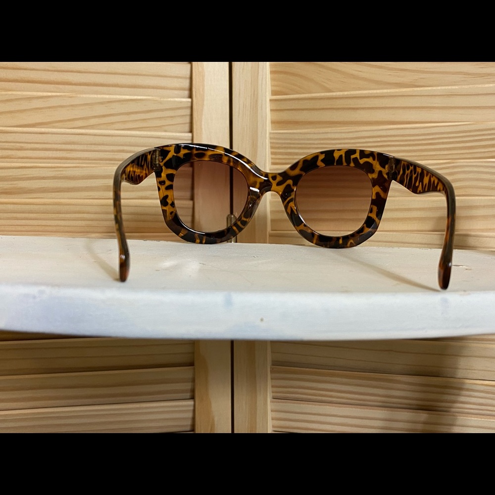 NWOT Oversized Cat Eye Tortoise Sunglasses Vintage Style - Picture 4 of 5